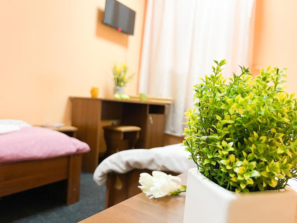Mini Hotel Near Arena City Kyiv Exterior photo