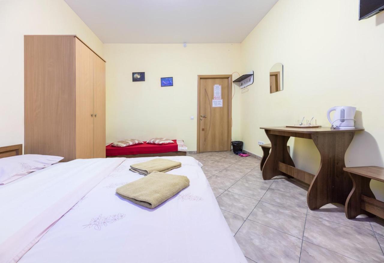 Mini Hotel Near Arena City Kyiv Exterior photo